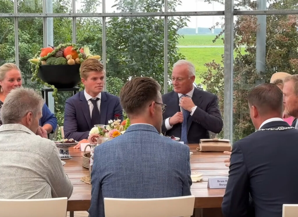 Diana van Veelen in gesprek met de koning en koningin