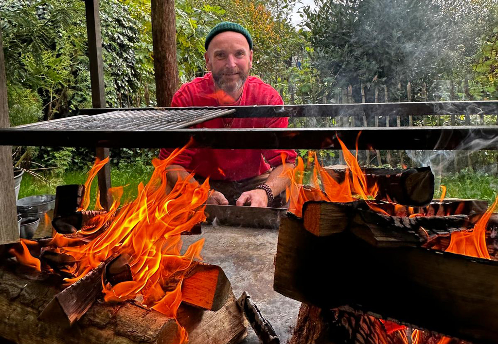 Soep maken met Robert boven open vuur